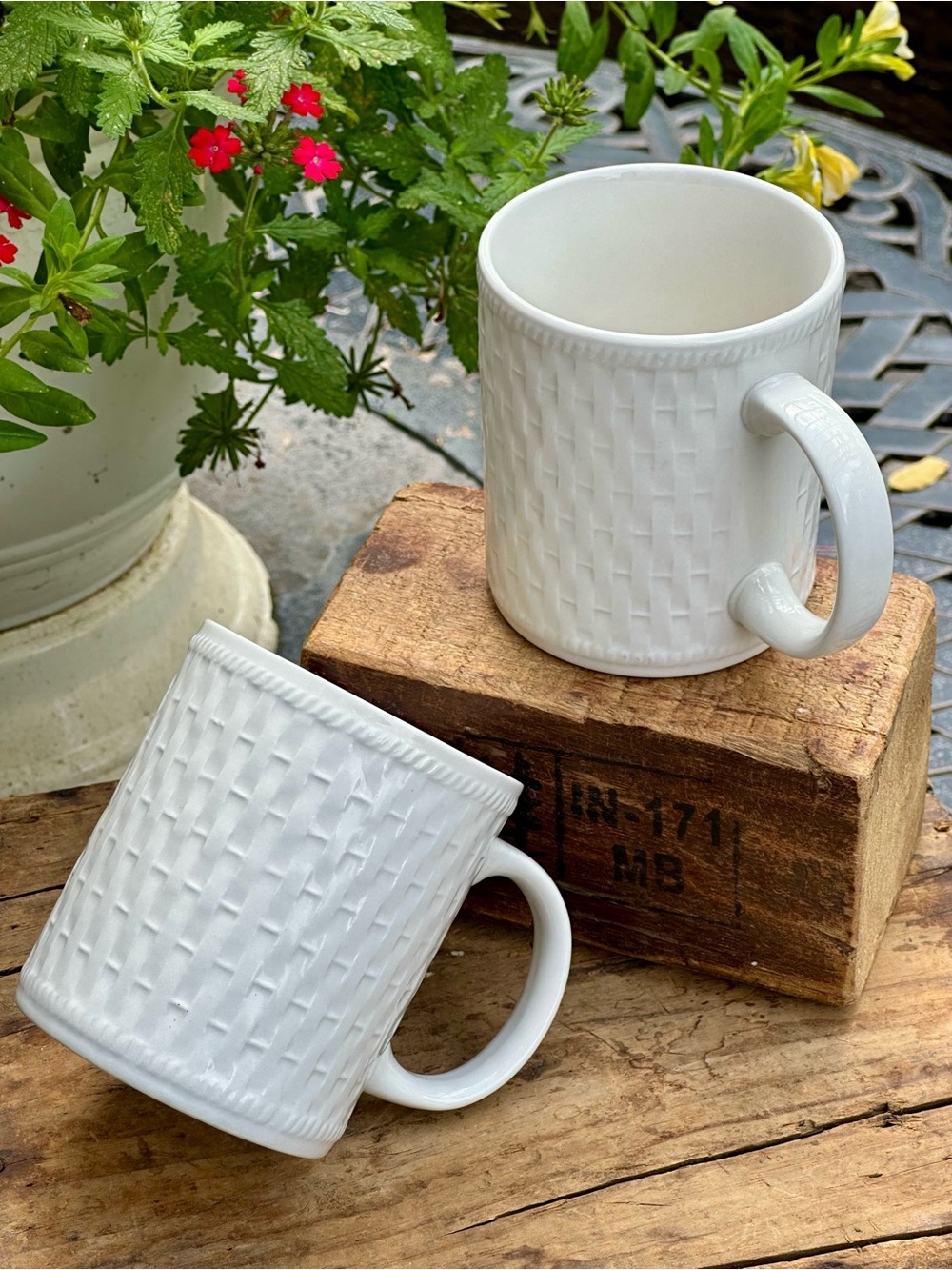 Set of 2 Oneida Wicker White Basketweave Stoneware Coffee Mugs Tea